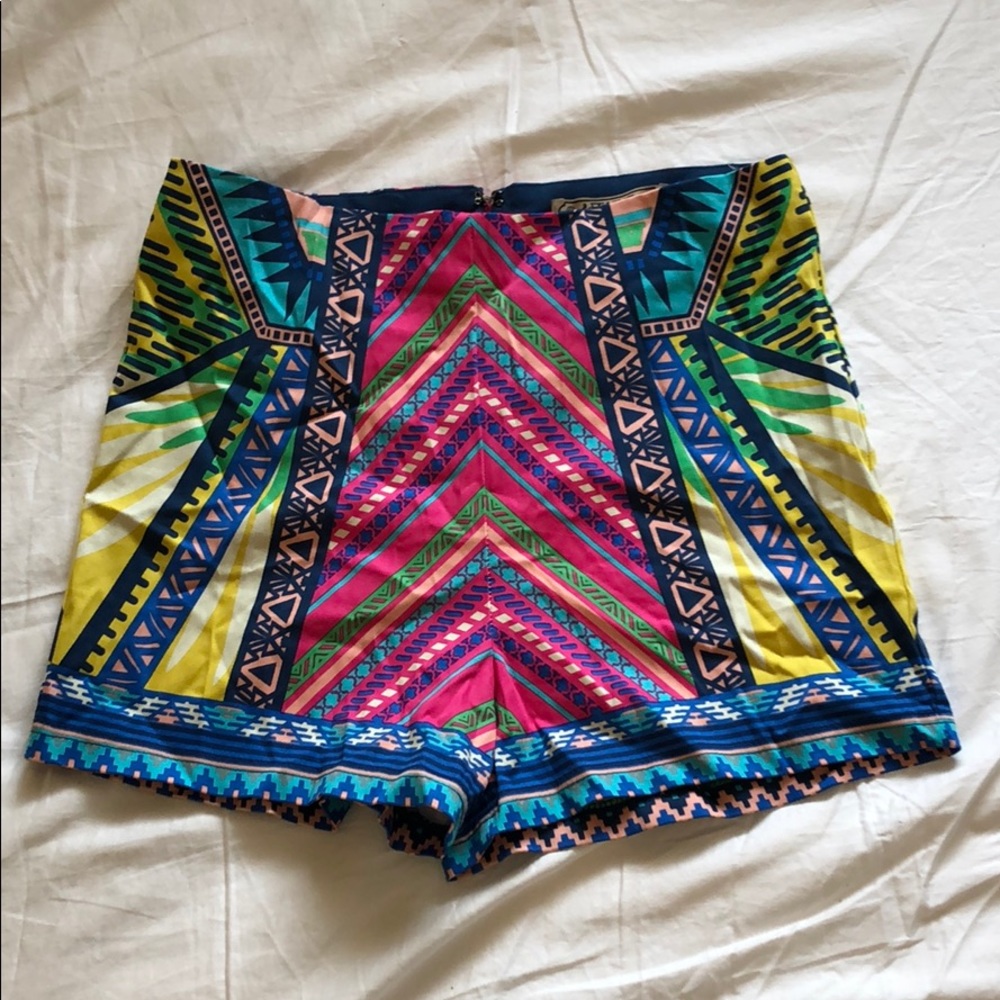 Flying tomato print shorts size Medium